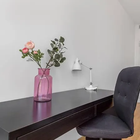 Lodging Fira Duplex - Barcelona Apartment