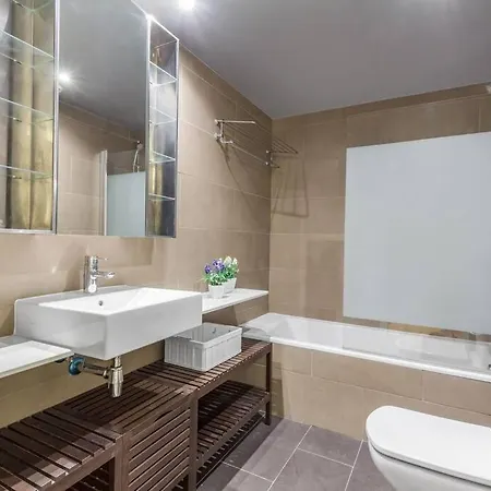 Lodging Fira Duplex - Barcelona Apartment
